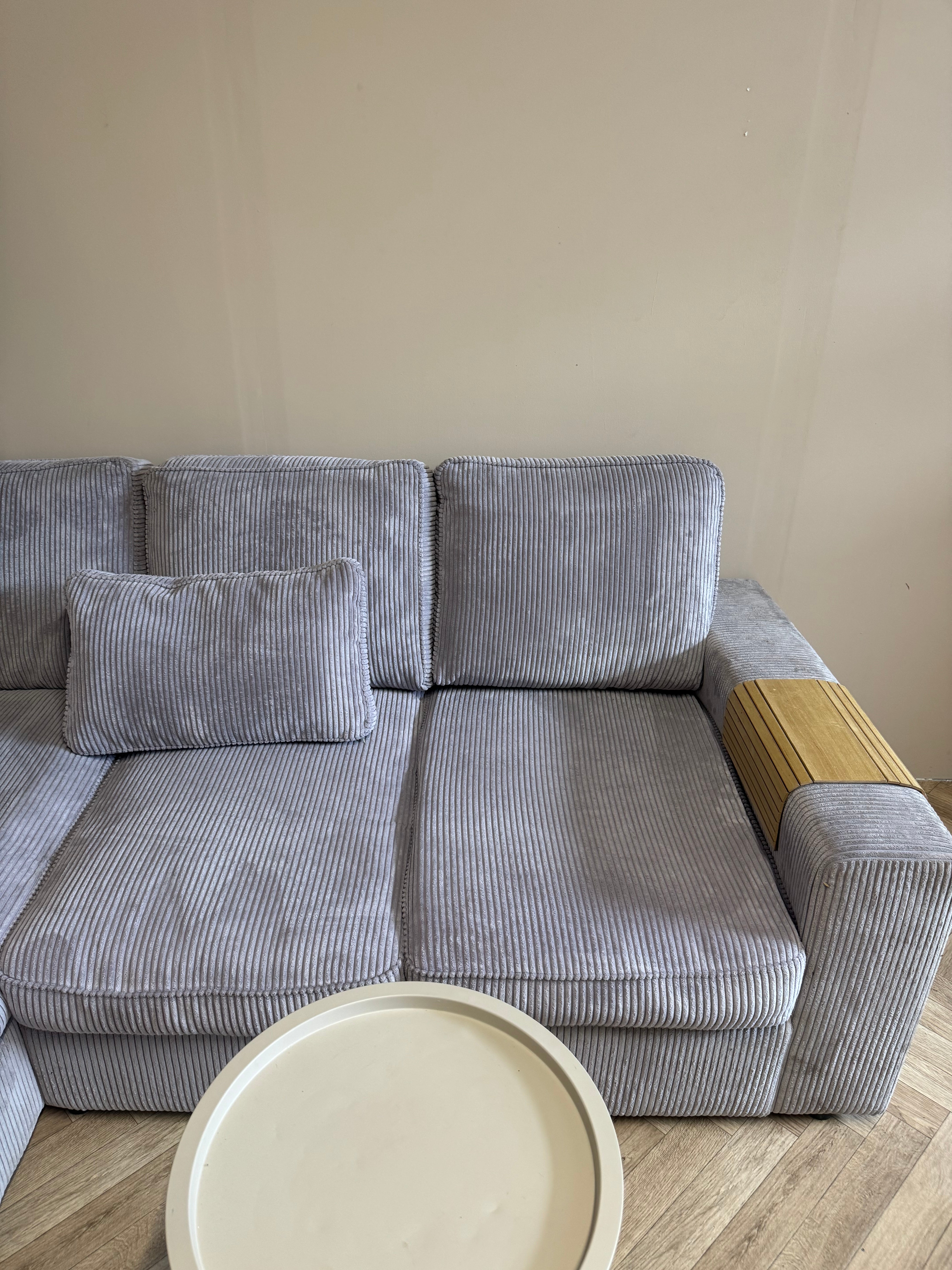 🛋️ Stijlvolle lichtgrijze ribstof hoekbank