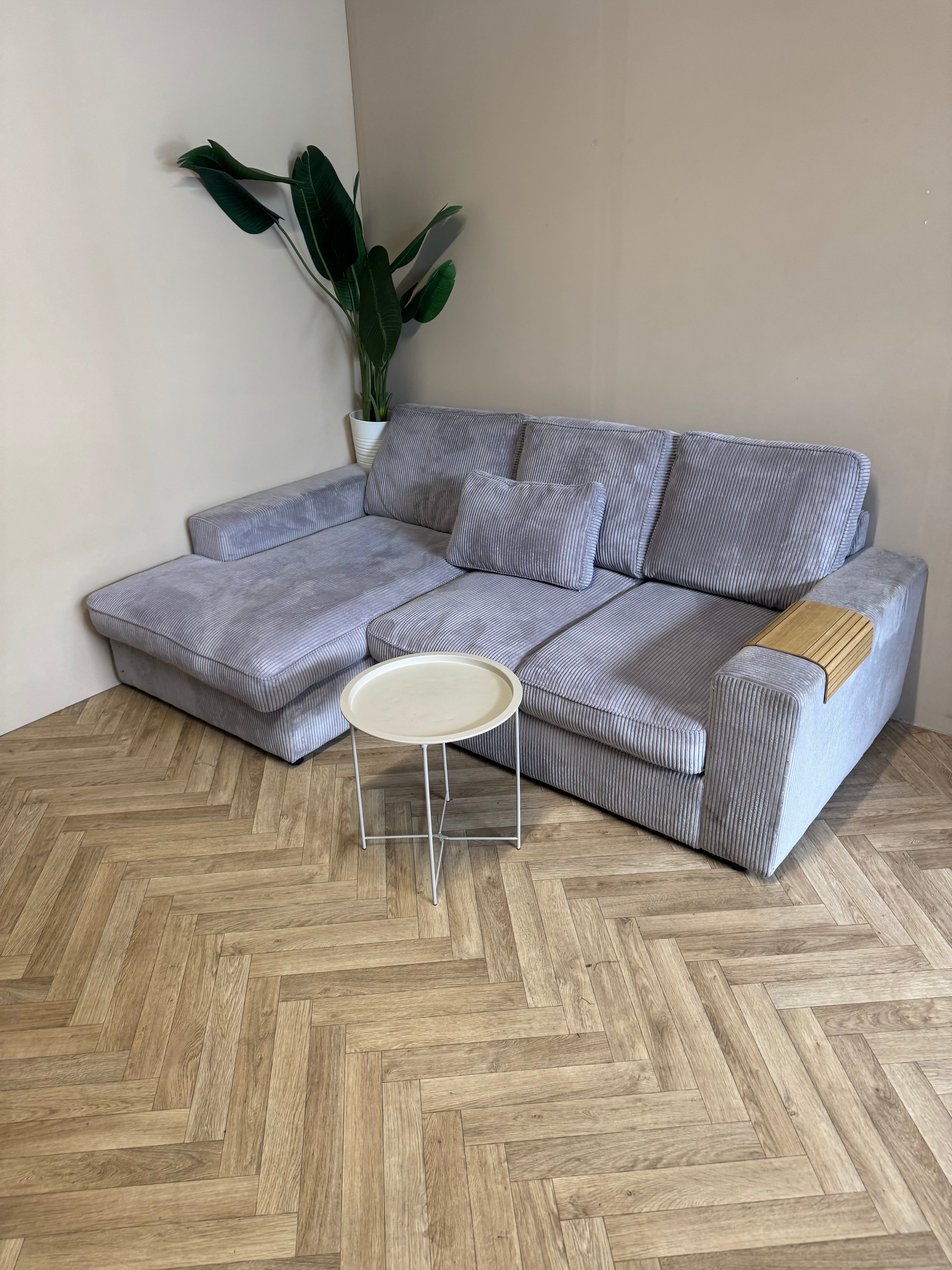 🛋️ Stijlvolle lichtgrijze ribstof hoekbank