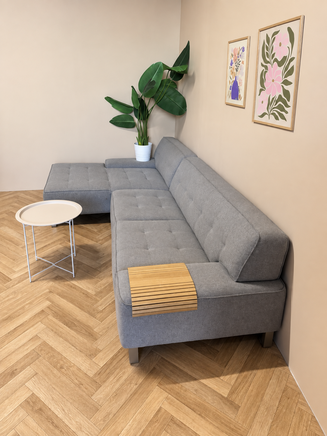 Grijze Hoekbank met Knoopdetails – Modern & Stijlvol 🛋️