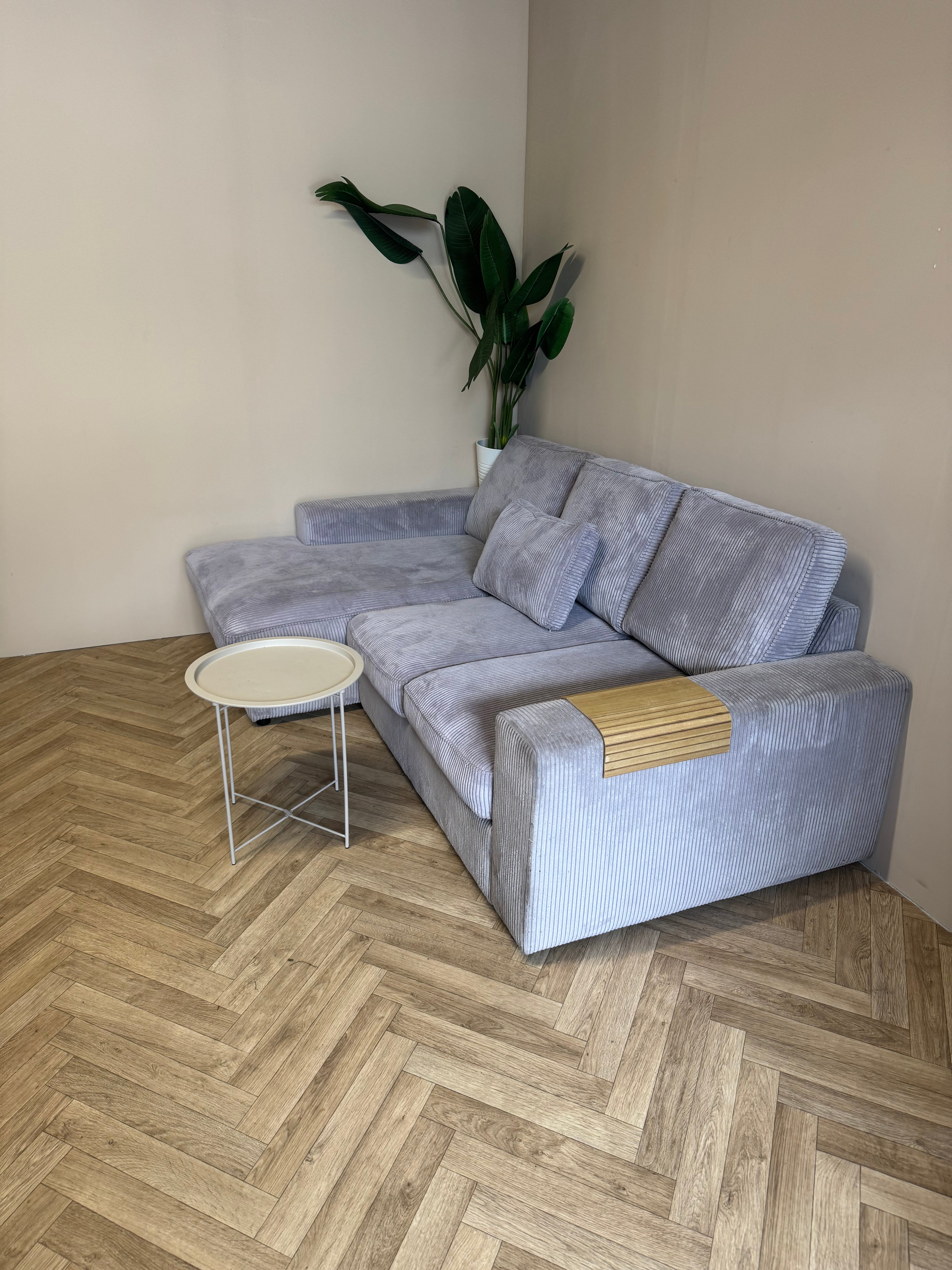 🛋️ Stijlvolle lichtgrijze ribstof hoekbank