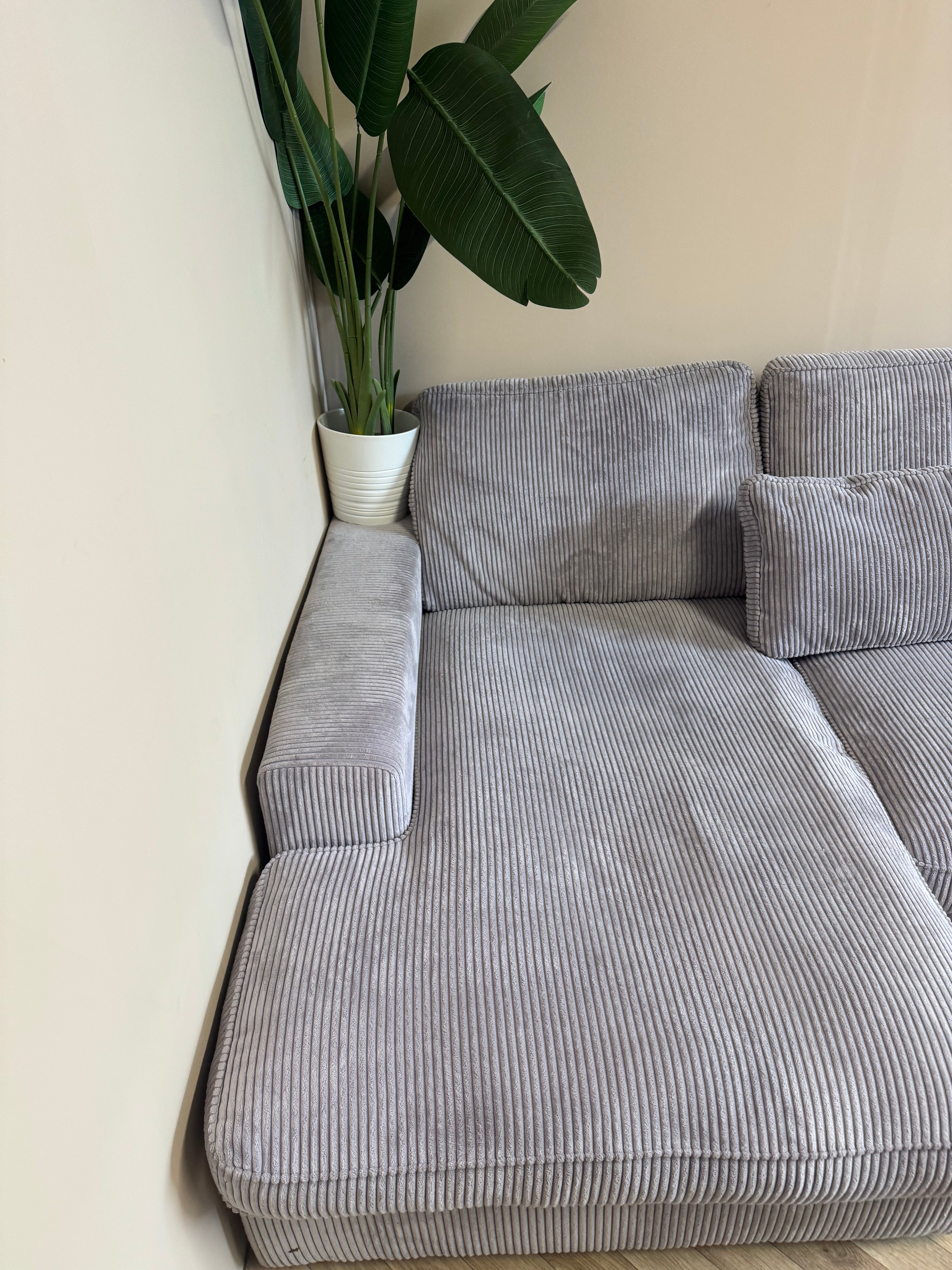 🛋️ Stijlvolle lichtgrijze ribstof hoekbank